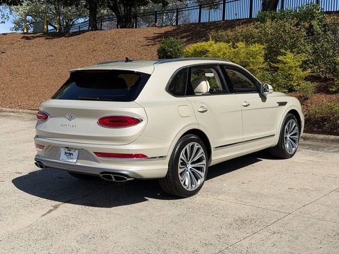 Used 2025 Bentley Bentayga image 7
