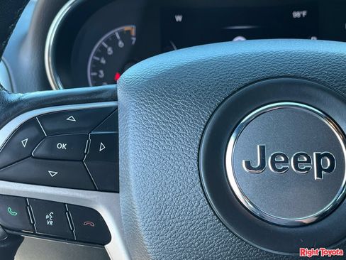 Used 2022 Jeep Grand Cherokee Laredo X RWD image 22
