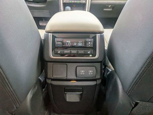Used 2022 Subaru Ascent Limited w/ Technology Package AWD/4WD image 17