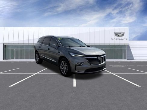 Used 2024 Buick Enclave Essence w/ Experience Buick Package FWD image 1