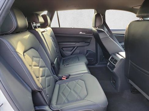 Used 2025 Volkswagen Atlas Cross Sport SE FWD image 16