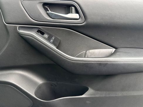 Used 2025 Nissan Rogue SV image 25