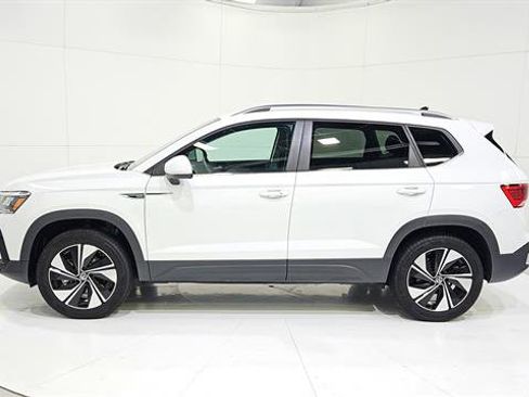 Used 2024 Volkswagen Taos SE AWD/4WD image 5