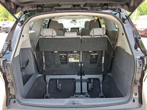 Used 2024 Toyota Sienna LE FWD image 29