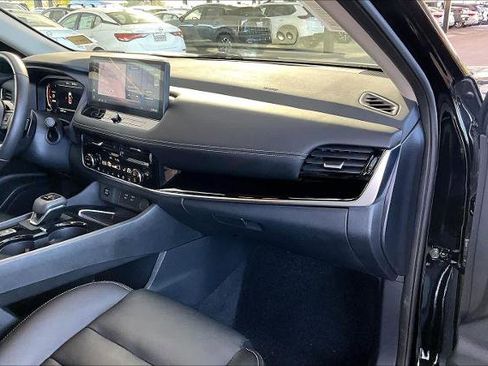 Certified 2024 Nissan Rogue SL w/ SL Premium Package image 17