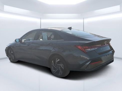 Used 2024 Hyundai Elantra SEL w/ Convenience Package image 5