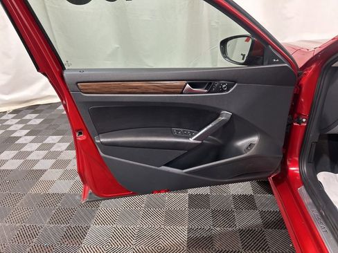 Used 2020 Volkswagen Passat 2.0T SEL image 21