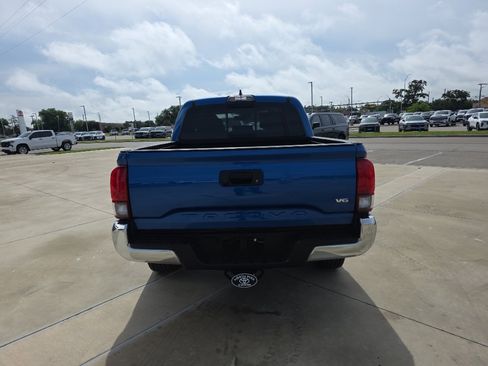 Used 2018 Toyota Tacoma SR5 RWD image 18