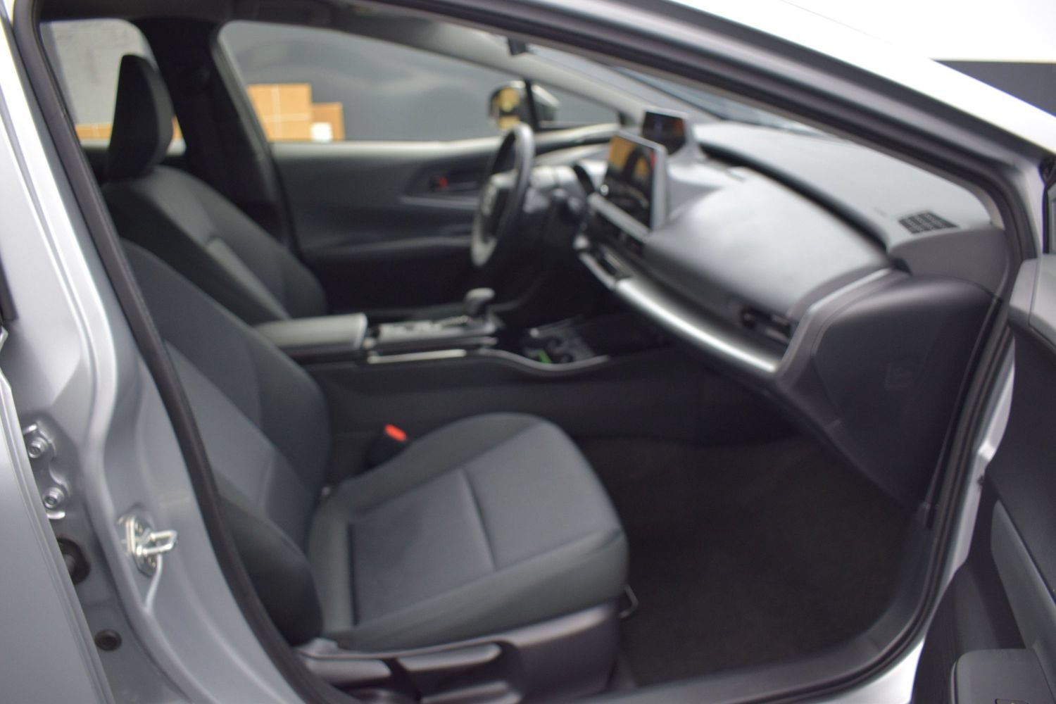 Used 2025 Toyota Prius LE FWD image 10