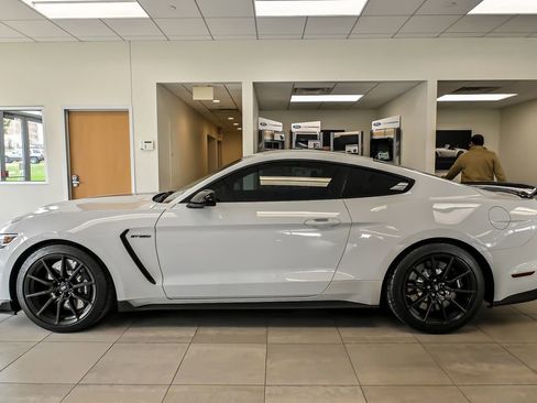 Used 2018 Ford Mustang Shelby GT350 image 6