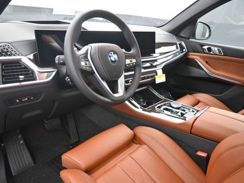 Used 2026 BMW X5 xDrive50e w/ Premium Package image 11