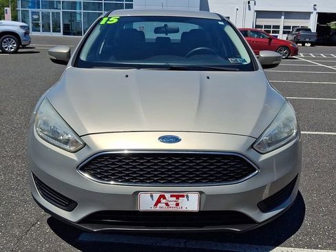 Used 2015 Ford Focus SE FWD image 2