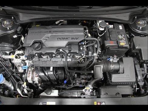 Certified 2025 Hyundai Elantra Sport FWD image 19