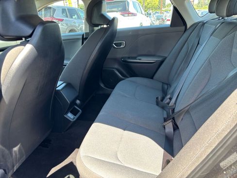 Used 2025 Kia K4 FWD image 25