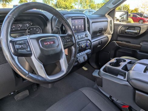 Used 2022 GMC Sierra 1500 SLE w/ X31 Off-Road Package image 17