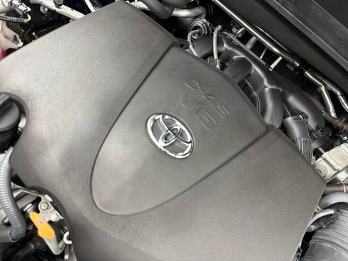 Used 2022 Toyota Highlander XLE AWD/4WD image 34