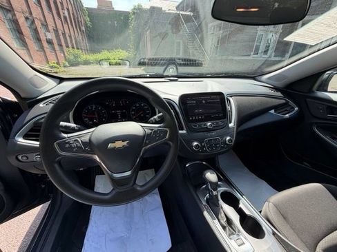 Used 2025 Chevrolet Malibu LT FWD image 18