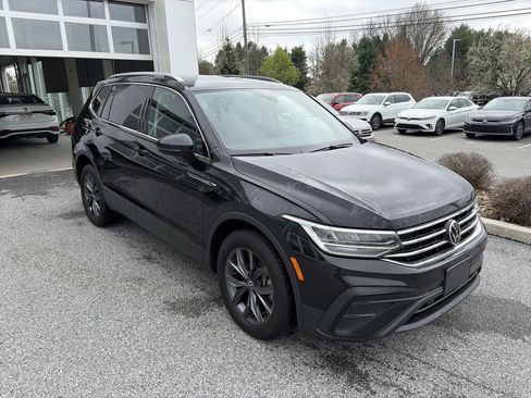 Used 2022 Volkswagen Tiguan SE image 3