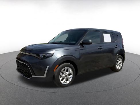 Used 2025 Kia Soul LX w/ LX Technology Package FWD image 8