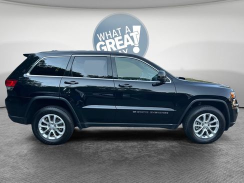 Certified 2022 Jeep Grand Cherokee Laredo X AWD/4WD image 2