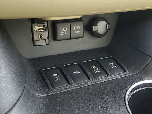 Certified 2017 Toyota Highlander XLE image 32