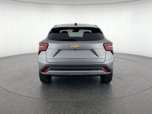 Used 2025 Chevrolet Trax LT w/ LT Convenience Package FWD image 7