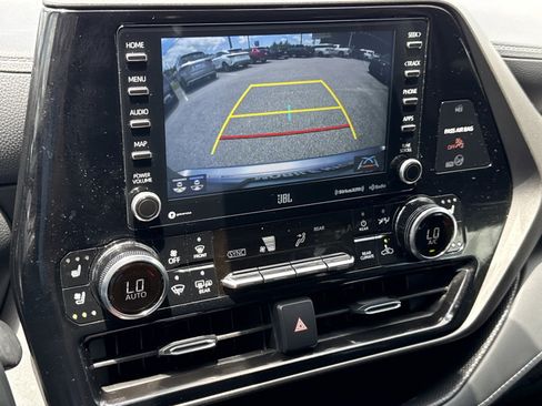 Used 2022 Toyota Highlander Limited FWD image 28