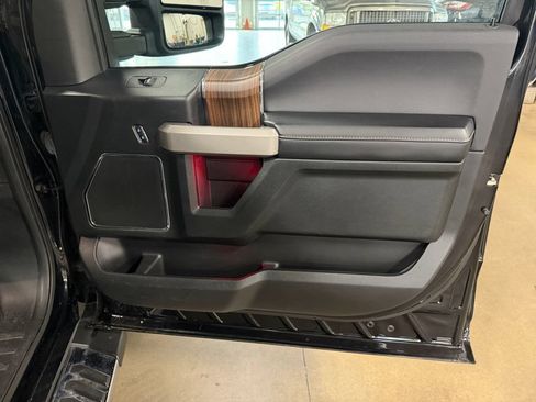 Used 2016 Ford F150 Lariat w/ Equipment Group 502A Luxury AWD/4WD image 18