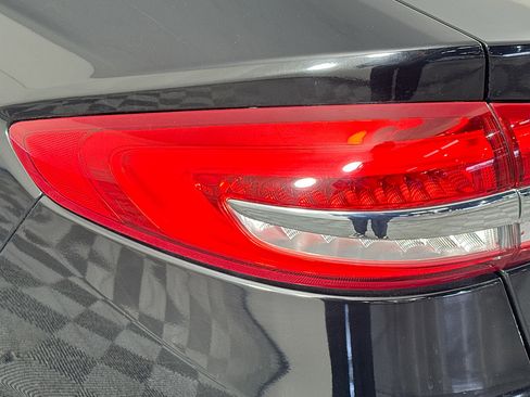 Used 2017 Ford Fusion SE image 65