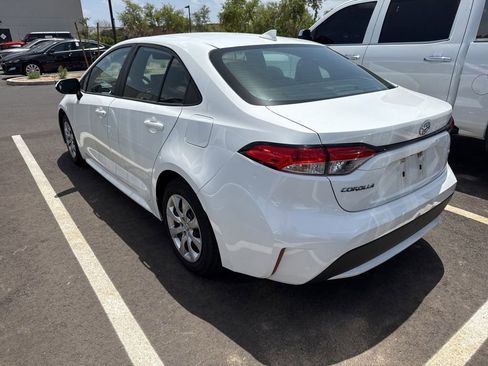 Used 2020 Toyota Corolla LE FWD image 2