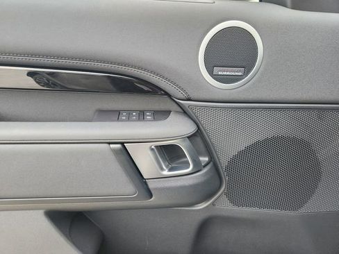 Used 2025 Land Rover Discovery S image 22