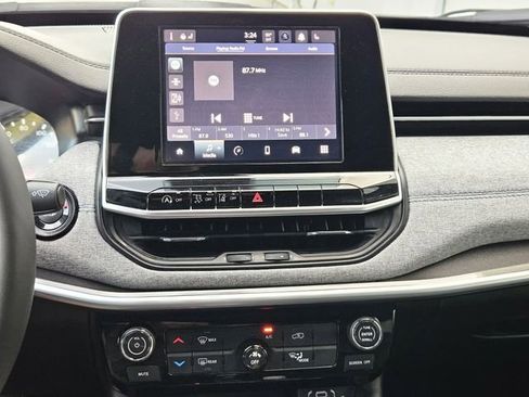 Used 2025 Jeep Compass Latitude AWD/4WD image 22