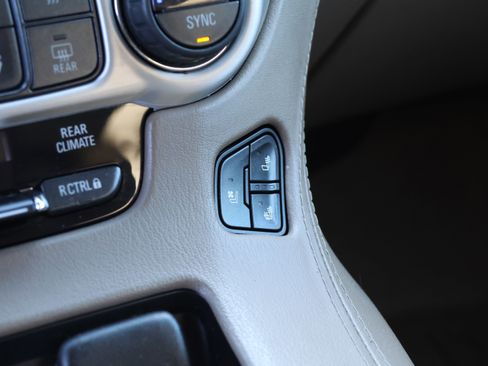 Used 2018 GMC Yukon SLT w/ Open Road Package image 32