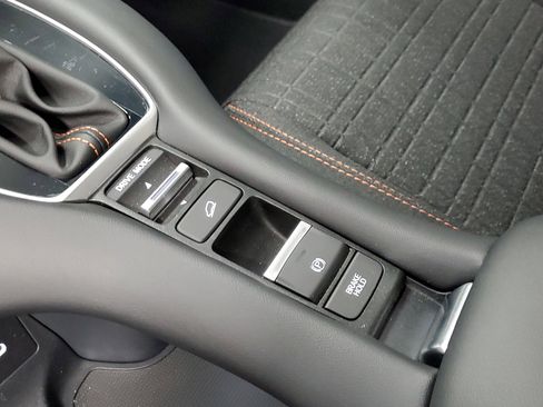 Certified 2026 Honda HR-V Sport image 33