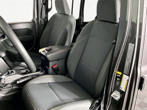 Used 2025 Jeep Wrangler Sport image 21