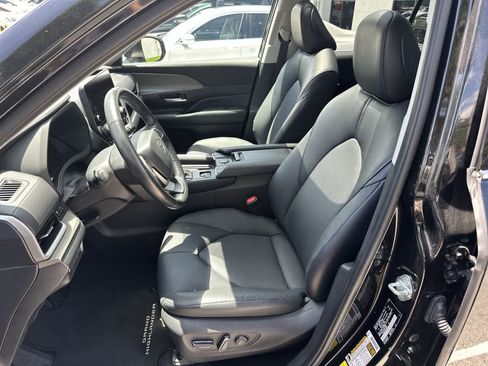 Used 2024 Toyota Grand Highlander FWD image 3