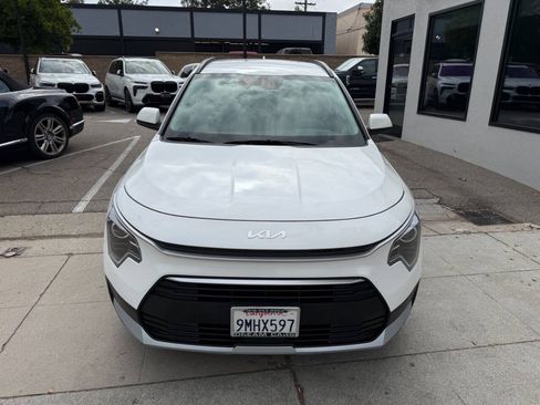 Used 2024 Kia Niro EX FWD image 4