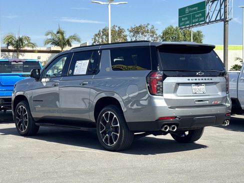 Used 2025 Chevrolet Suburban RST image 7