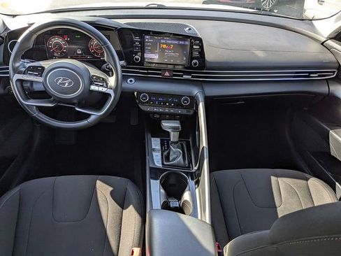 Used 2022 Hyundai Elantra SEL w/ Convenience + Premium Package FWD image 13