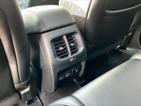 Used 2022 Jeep Cherokee Limited image 16