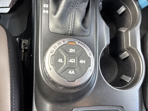 Used 2022 Ford Bronco Wildtrak image 36