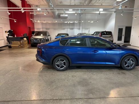 Used 2025 Kia K4 LXS image 15