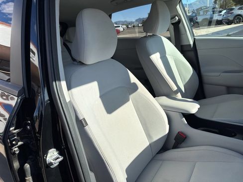Used 2025 Hyundai Kona SEL FWD image 26