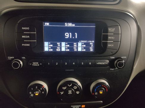 Used 2018 Kia Soul FWD image 25