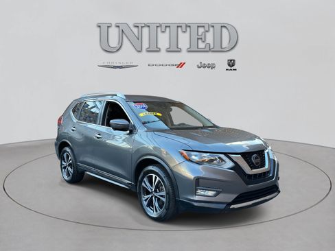 Used 2018 Nissan Rogue SL image 2