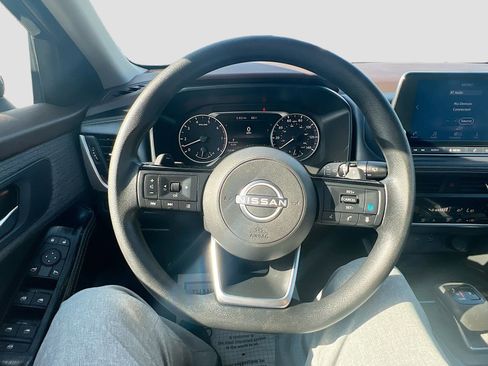 Used 2023 Nissan Rogue SV image 11