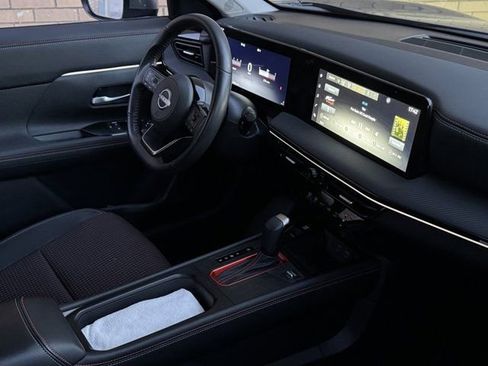 Used 2025 Nissan Kicks SR image 10