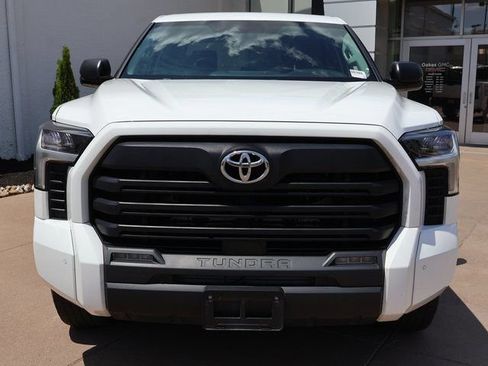 Used 2022 Toyota Tundra SR5 w/ SR5 Convenience Package AWD/4WD image 2
