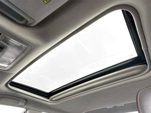 Used 2017 Toyota Camry XSE image 6