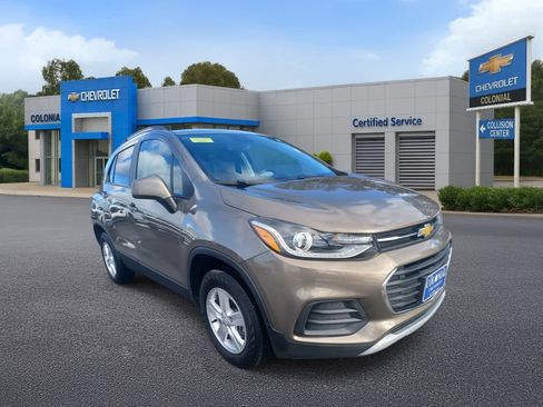 Used 2022 Chevrolet Trax LT w/ LT Convenience Package image 2